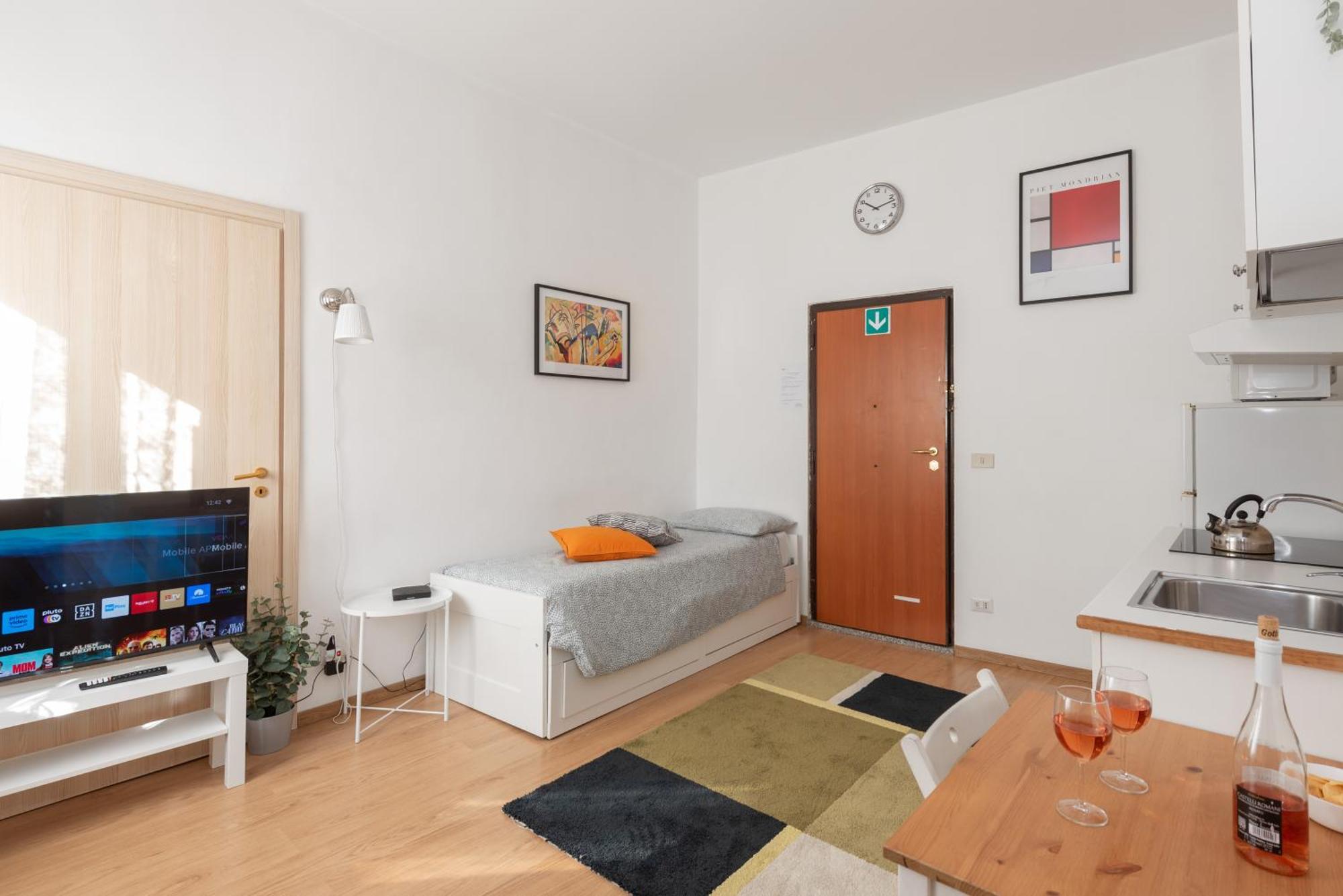 Central Little Basic Apartment Rome Buitenkant foto