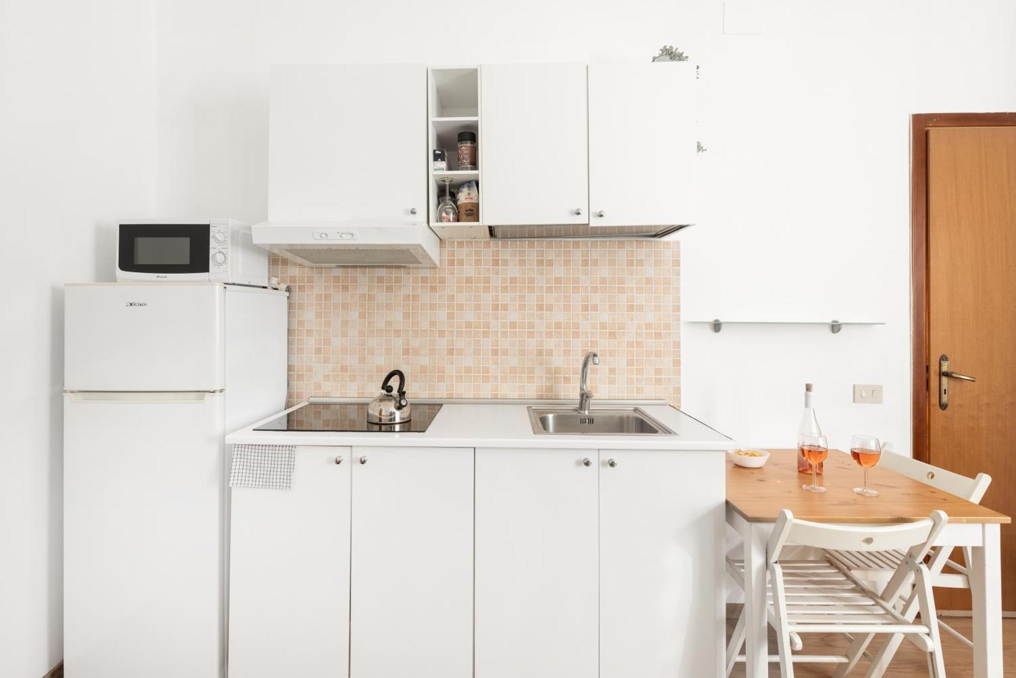Central Little Basic Apartment Rome Buitenkant foto
